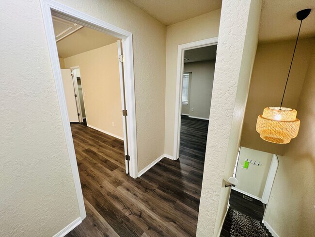 Building Photo - Spacious 4 bed 2.5 bath in Union Schools
