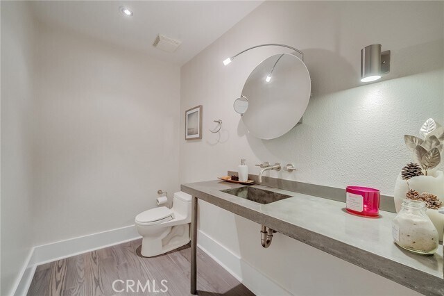 Building Photo - 6049 Rustling Oaks Dr