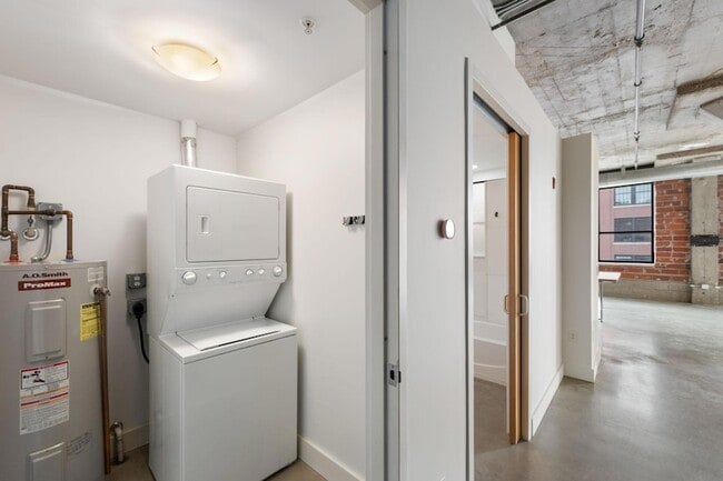 Building Photo - 718 N Washington Ave