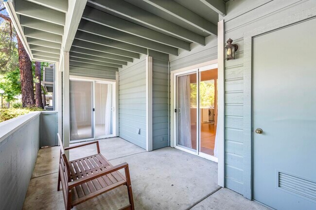 Building Photo - 760 Canyon Oaks Dr