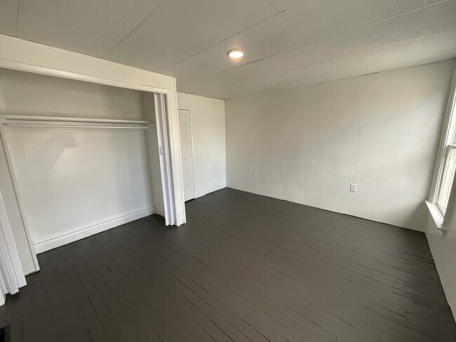 Building Photo - 712 W Mason Ave