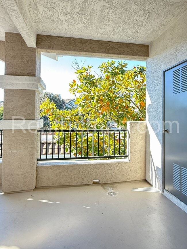 Building Photo - Sabre Springs, 10782 Sabre Hill Drive #271 - All appliances included! Within driving distance to 15!