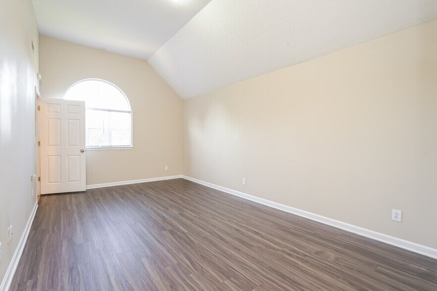 Building Photo - 2110 Arden Pl
