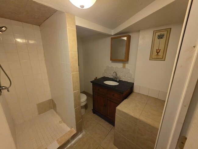 Building Photo - 7006 Finchley Dr