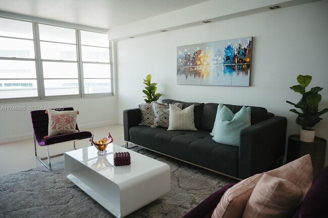 Building Photo - 3725 S Ocean Dr