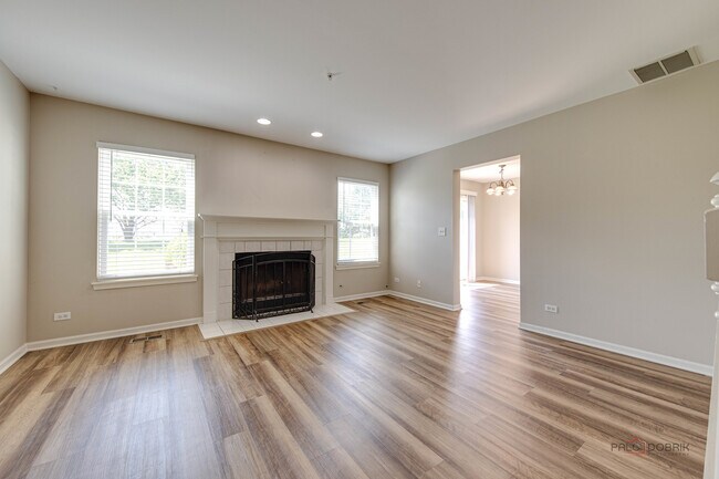 Building Photo - 2487 Dickens Dr