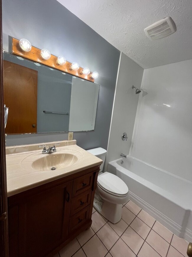 Building Photo - Updated 3 Bedroom Home across from MSU