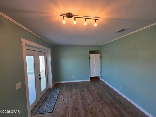 Building Photo - 5253 Collins Dr