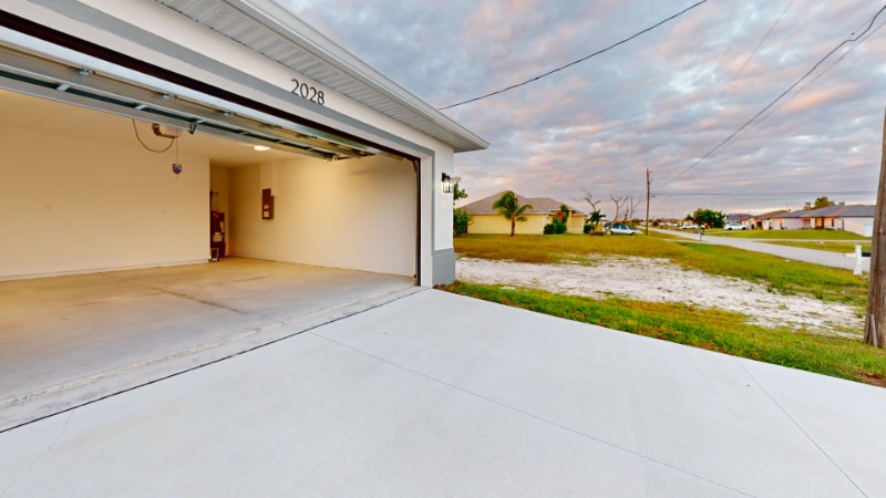 Building Photo - 2028 NE 6th Ave