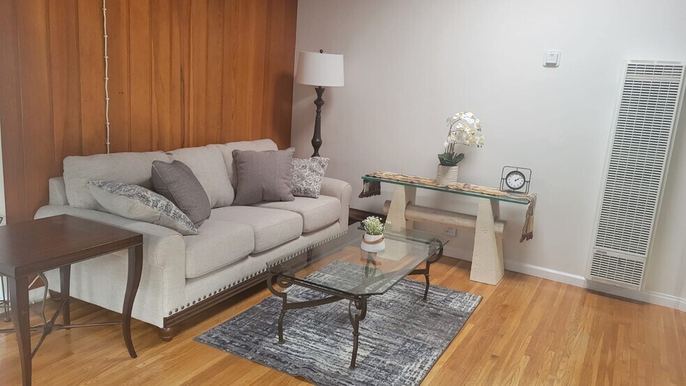 Building Photo - 1430 Manhattan Beach Blvd