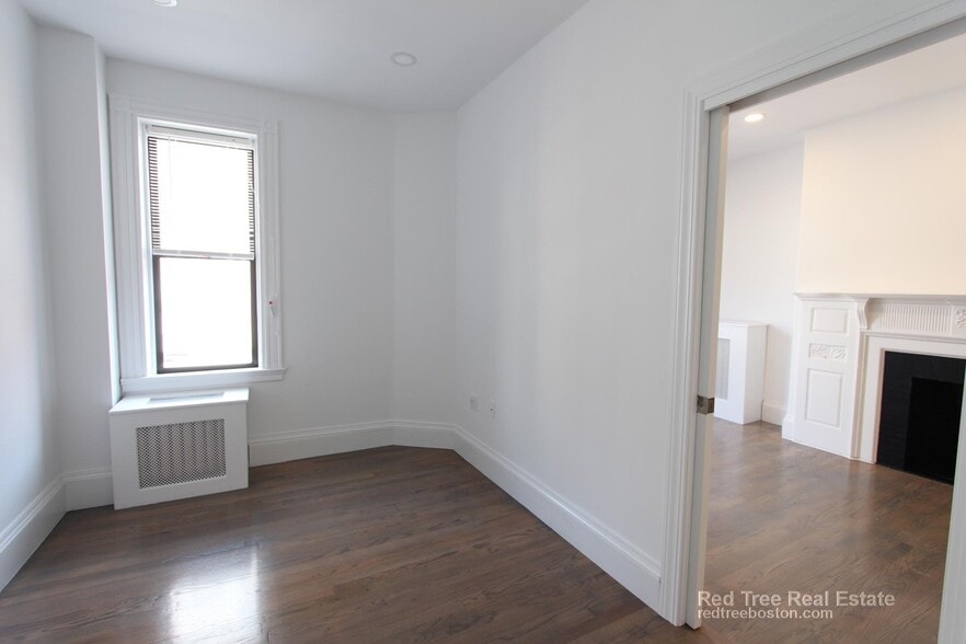 Building Photo - 503 Beacon St