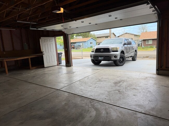 Building Photo - ? Newly Remodeled 3 Bedroom, 2 Bath Home in Monroe, Oregon ?