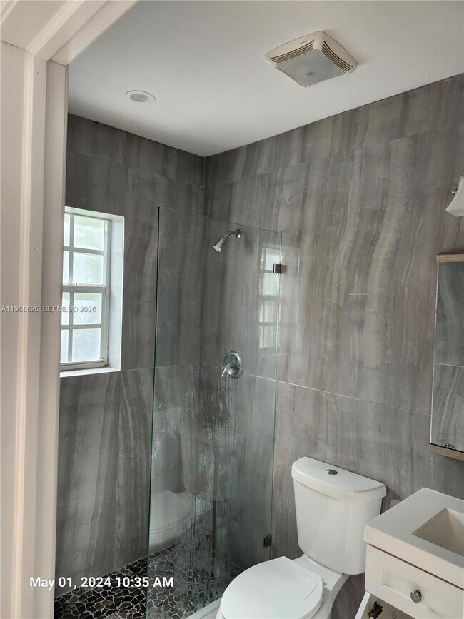 Building Photo - 1023 SW 12th Ct