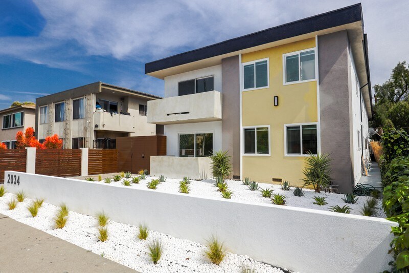 Building Photo - 2034 S Garth Ave