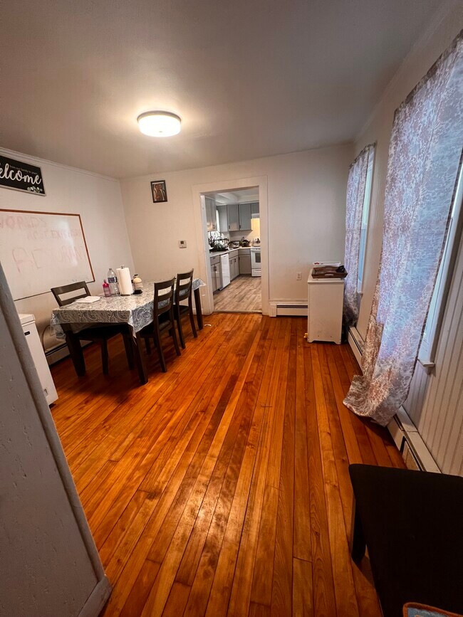 Building Photo - 68 Birch St