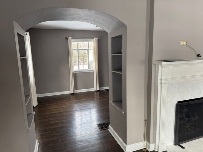 Building Photo - 3 Bedroom 1.5 Bath Single Family Home - Upper Arlington Schools