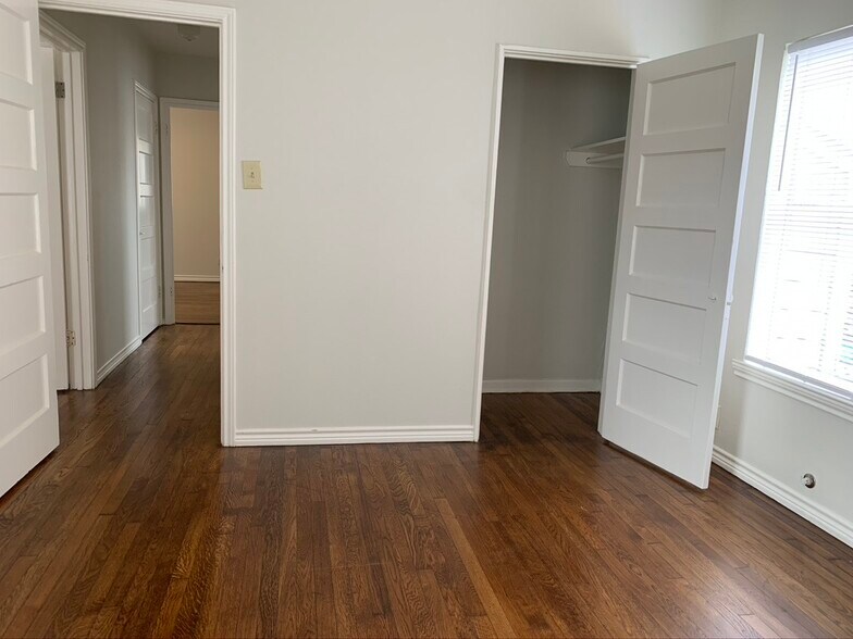 closets in all rooms - 513 Eleanor Ave