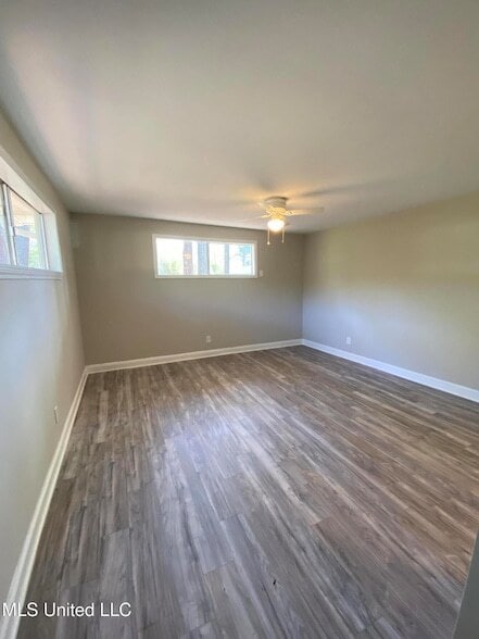 Building Photo - 523 Sardis St