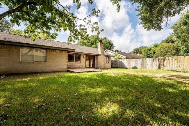Building Photo - 12026 Hedgegate Dr