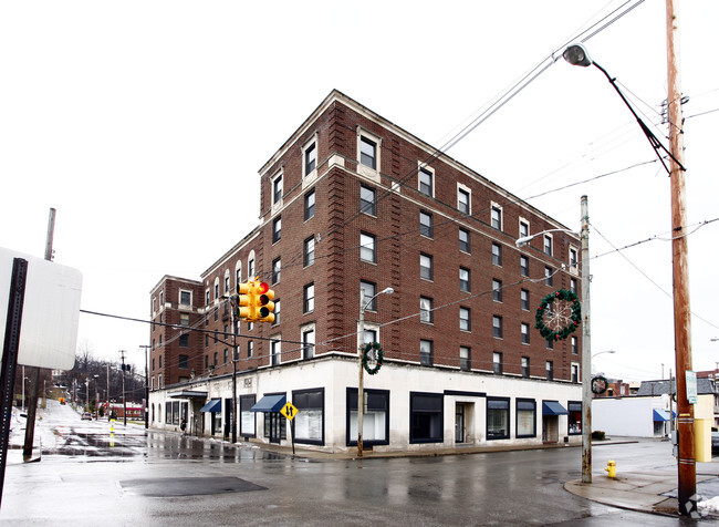 Building Photo - Castleton Apartment Complex