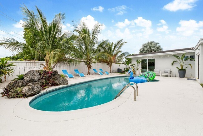 Building Photo - 18641 Belview Dr