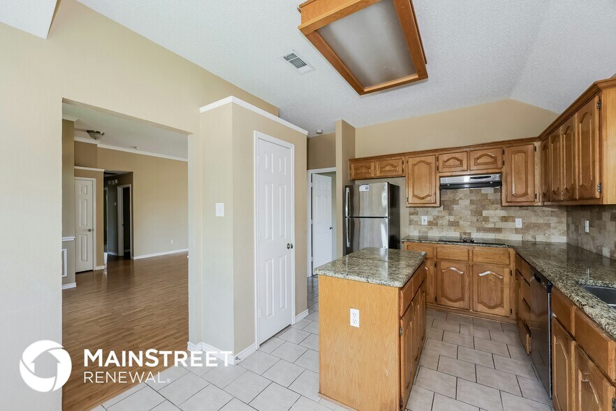 Building Photo - 740 Regalwood Dr