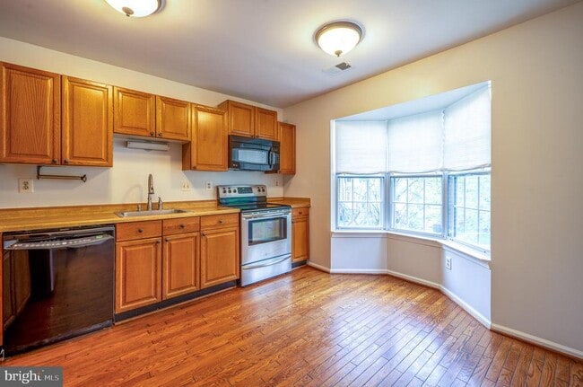 Building Photo - 8501 Blue Bird Woods Ct