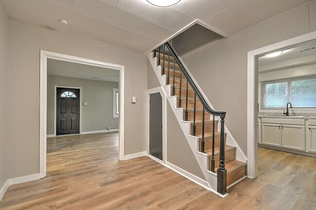 Building Photo - 1712 Oaklawn St