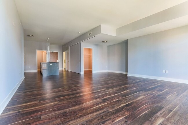 Interior Photo - International