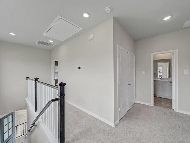 Building Photo - 4484 N River Walk Dr