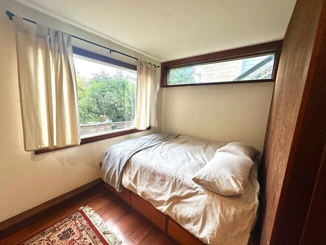 Building Photo - Cozy and Furnished-1 Bedroom, 1 Bath with Mountain Views