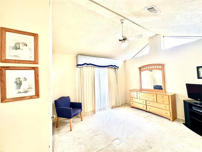 Building Photo - 7818 Chinon Cir