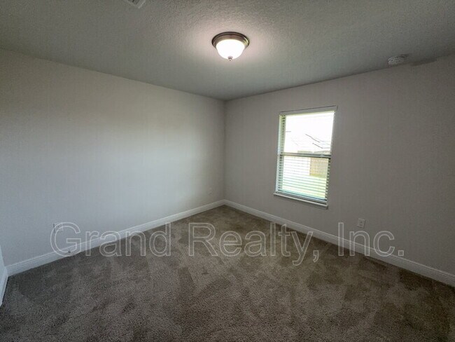 Building Photo - 5004 Hamilton Crossing Blvd