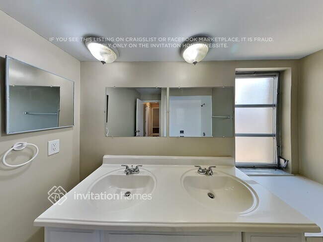 Building Photo - 1400 S Hercules Ave