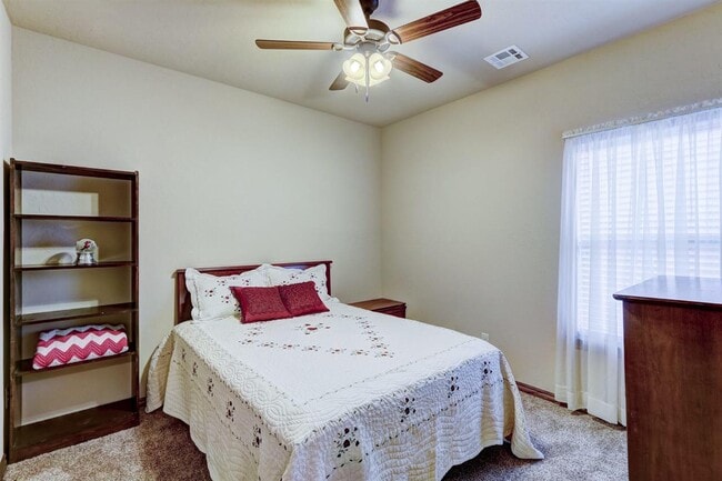 Building Photo - 1413 Scenic Ridge