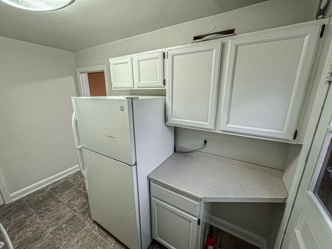 Building Photo - Beautiful 3 Bed 1 Bath End Row Brick Townhouse With Fenced In Yard In River Terrace