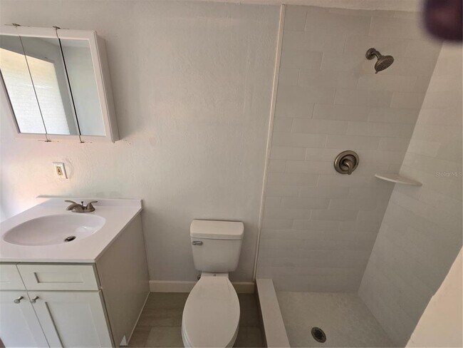 Building Photo - 1630 Summerdale Dr