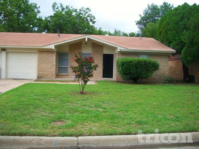 Building Photo - 3307 Hummingbird Ln