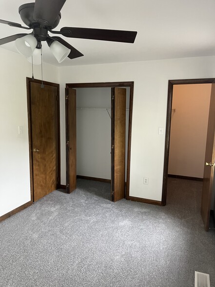 Second bedroom with walk-in closet - 5136 Pecan Dr