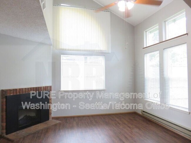 Building Photo - 511 Malibu Dr SE