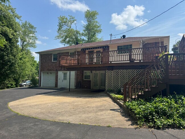 Building Photo - Beautiful 3 Bed 3 Bath Home nestled in St. B!