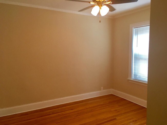 Building Photo - 4823 N Springfield Ave