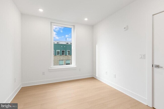 Building Photo - 2000 Dreer St