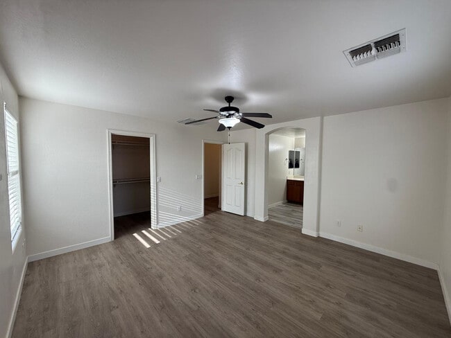 Building Photo - 2635 E Vermont Ct