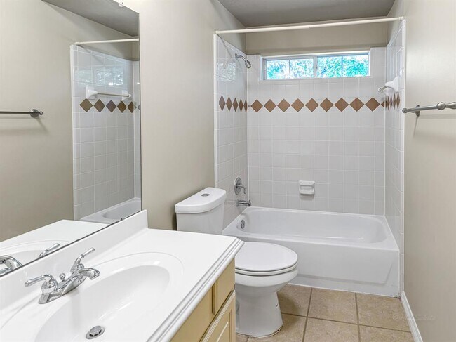 Building Photo - 3006 E Park at Fairdale