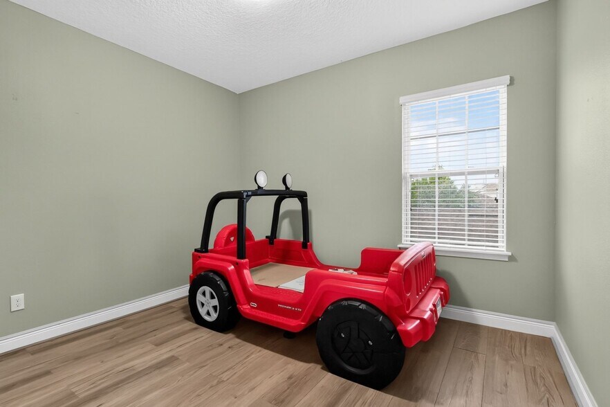 Building Photo - 6536 Calamondin Dr