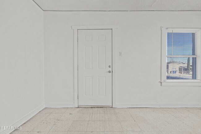 Building Photo - 3418 Frankfort Ave