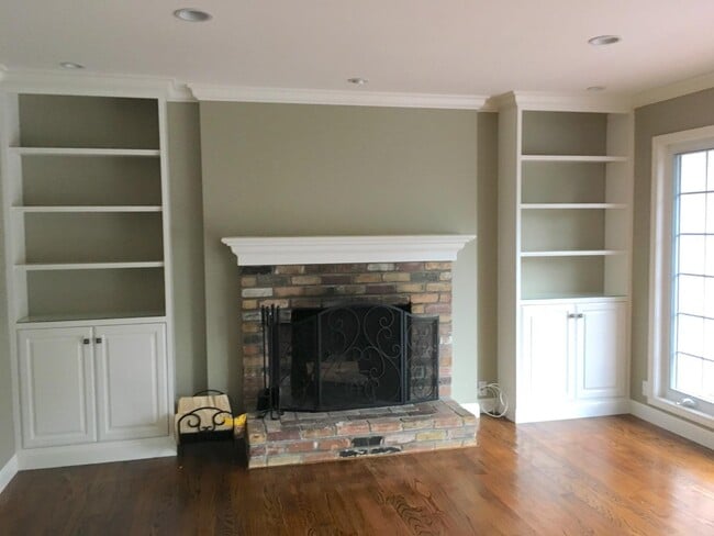 Building Photo - 1735 Parrott Dr