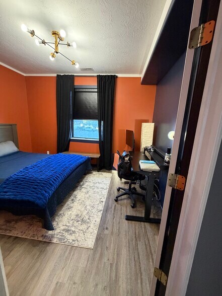 Building Photo - 70 N Main St