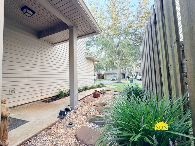 Building Photo - 2705 Apple Blossom Ct